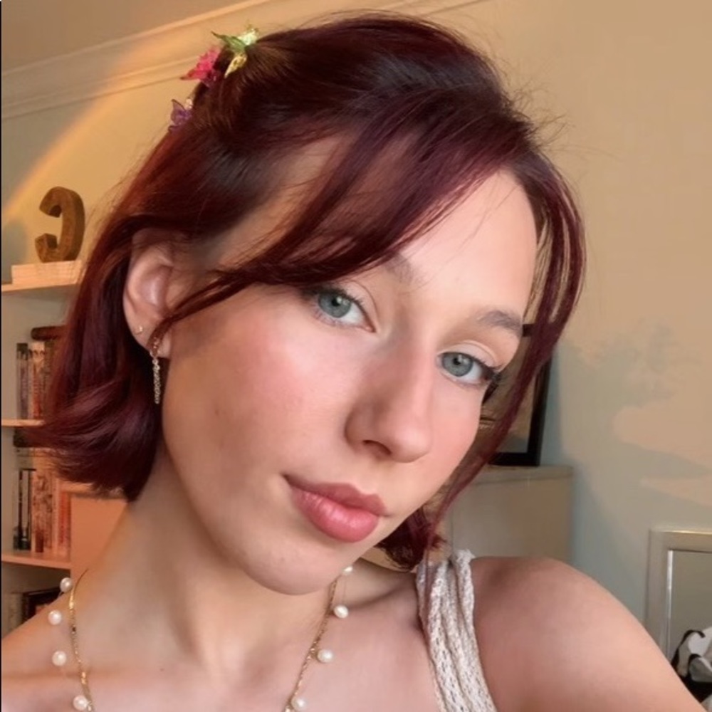 Meet your Posher, Cassandra
